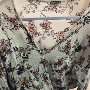 Floral Print low cut, long sleeve top size XL